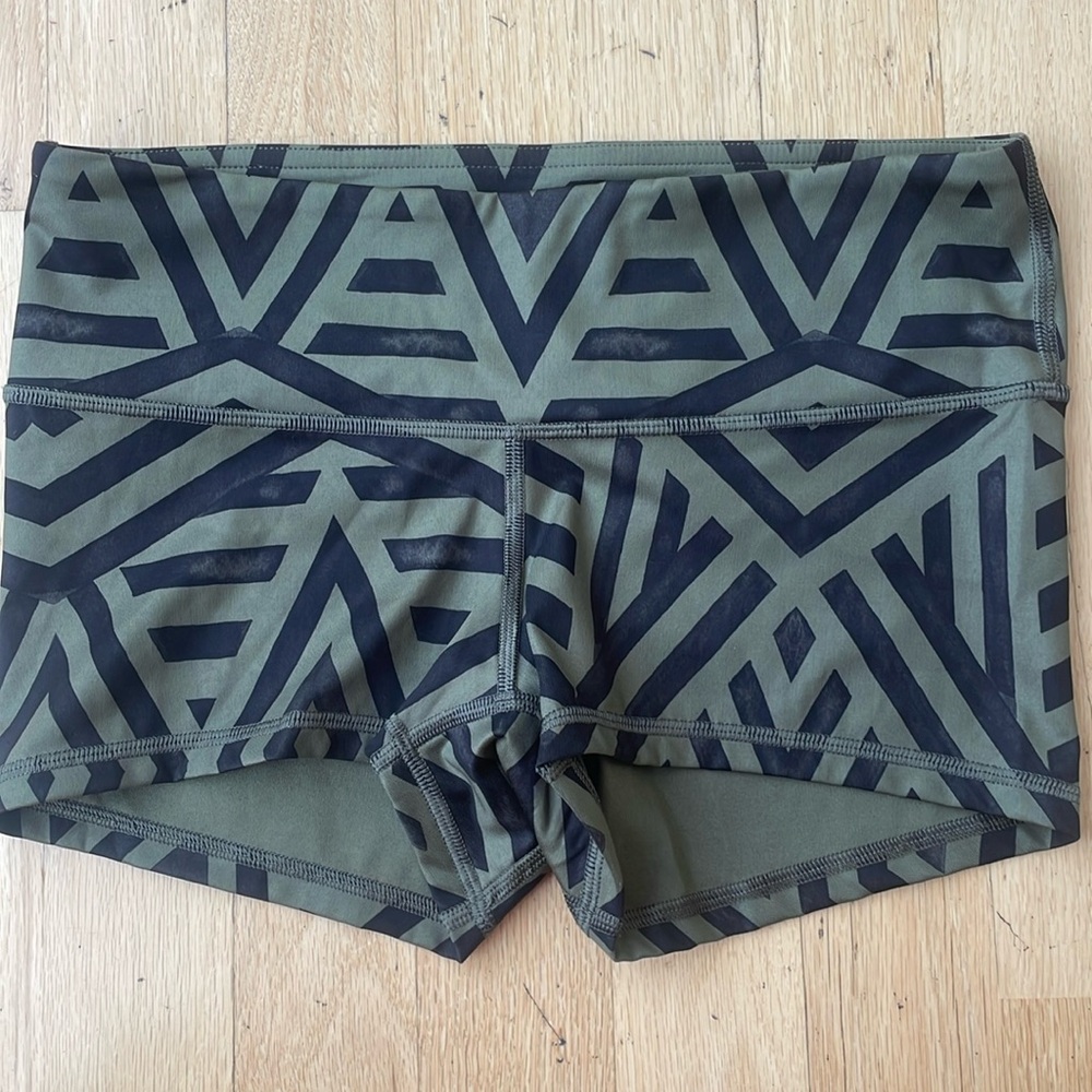 Lululemon hot yoga shorts - size 6  army/ Olive green with black pattern